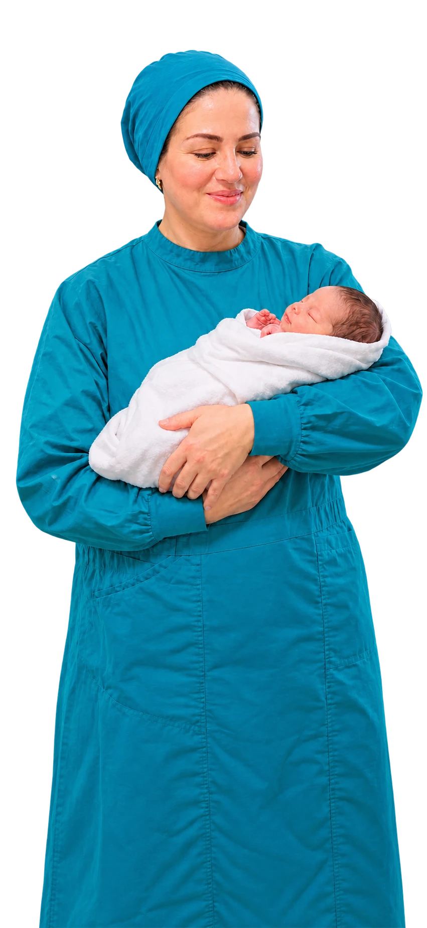 Dr. Abdel-Keream in OP-Kleidung hält ein eingewickeltes Neugeborenes.